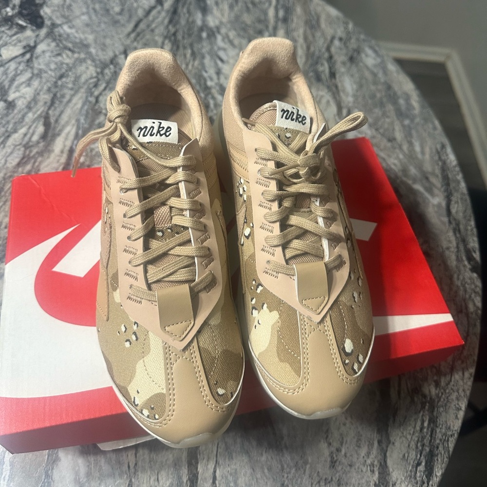 NWT women’s Nikes nude camo 8.5